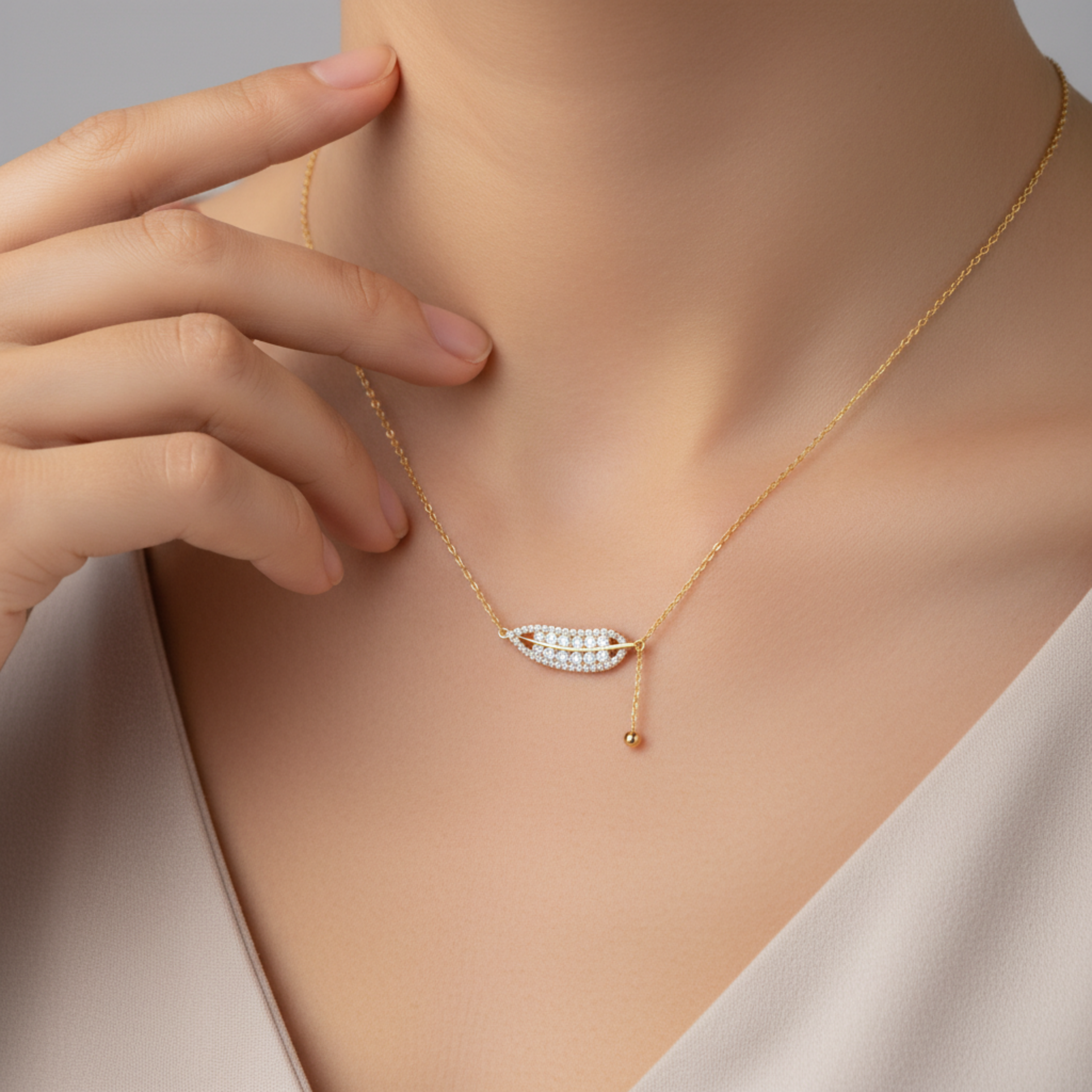 Ivée Luma Leaf Necklace